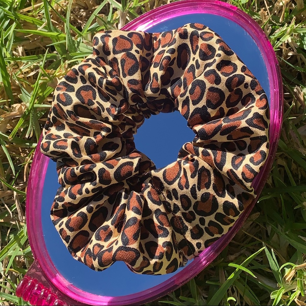 Leopard print scrunchie!!